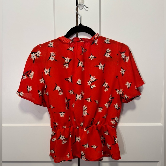 Red floral top, short length but not quite crop, flutter sleeve faux wrap - Picture 2 of 2